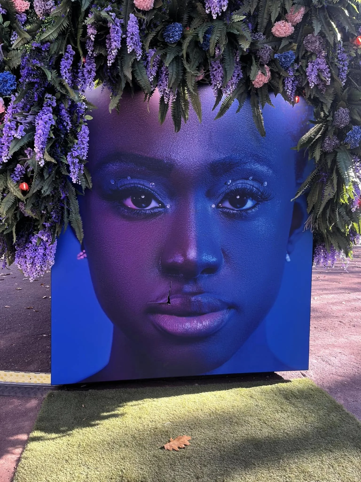 アート・デザイン・音楽 The Dressed Hair Hamdi Osman is the 25-year-old artist and hairstylist turning her